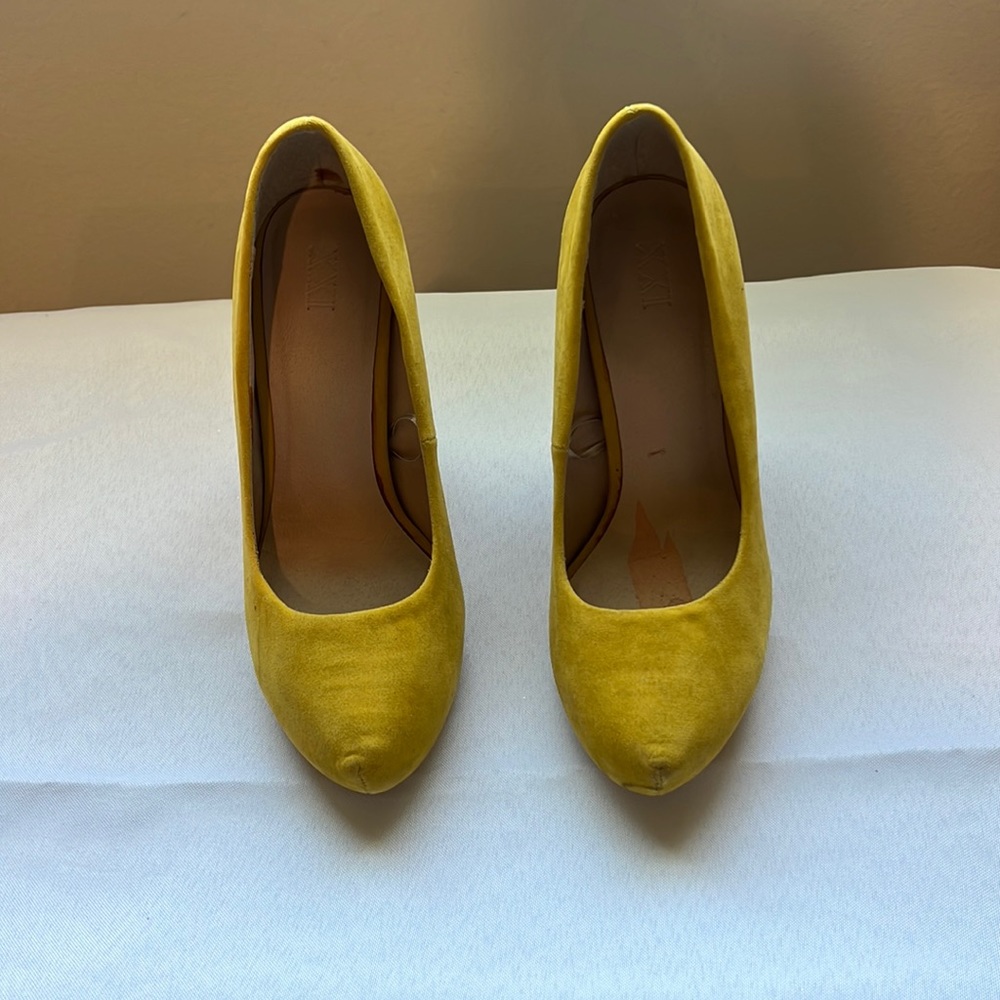 Mustard Yellow Heels, suede material size 6, from forever 21